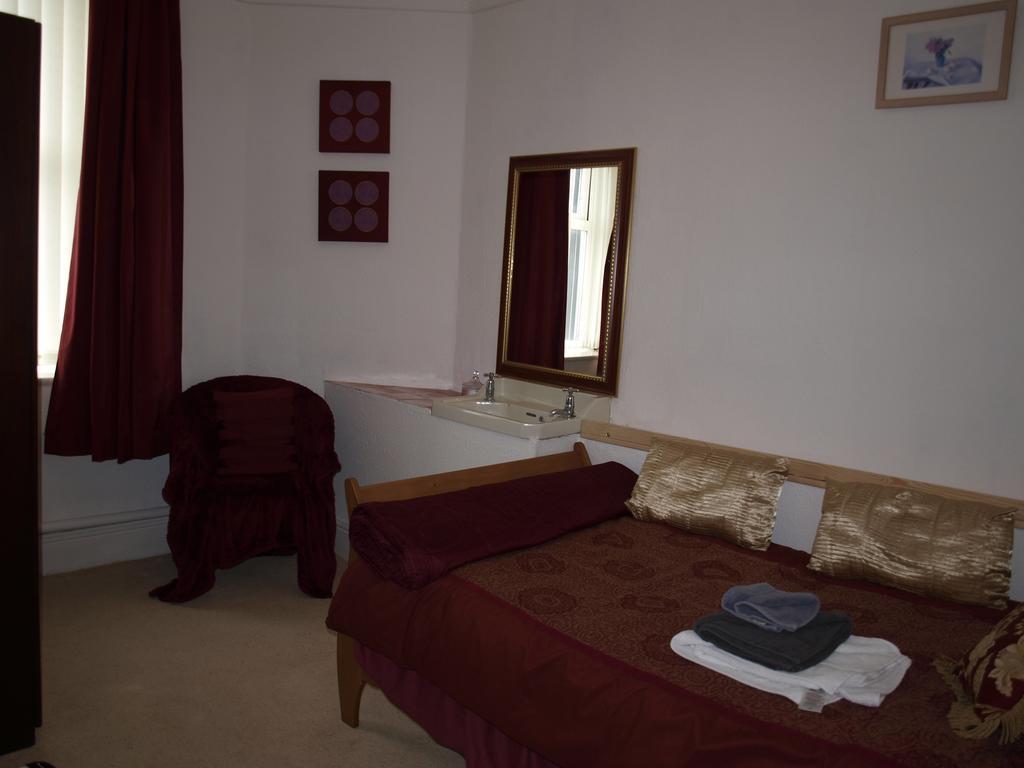 Holyhead Lodge Buitenkant foto